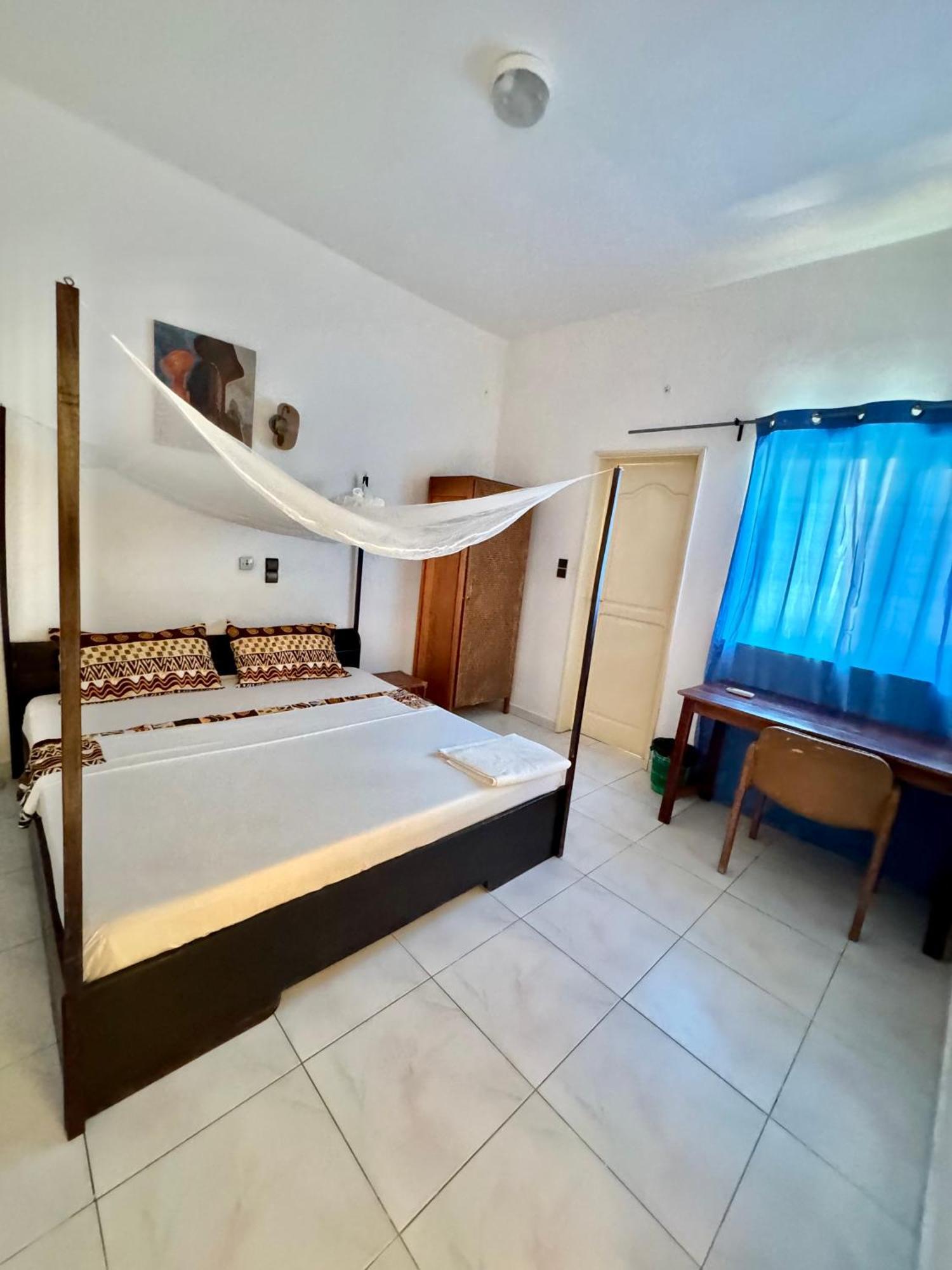 Guesthouse Cocotiers 科托努 外观 照片